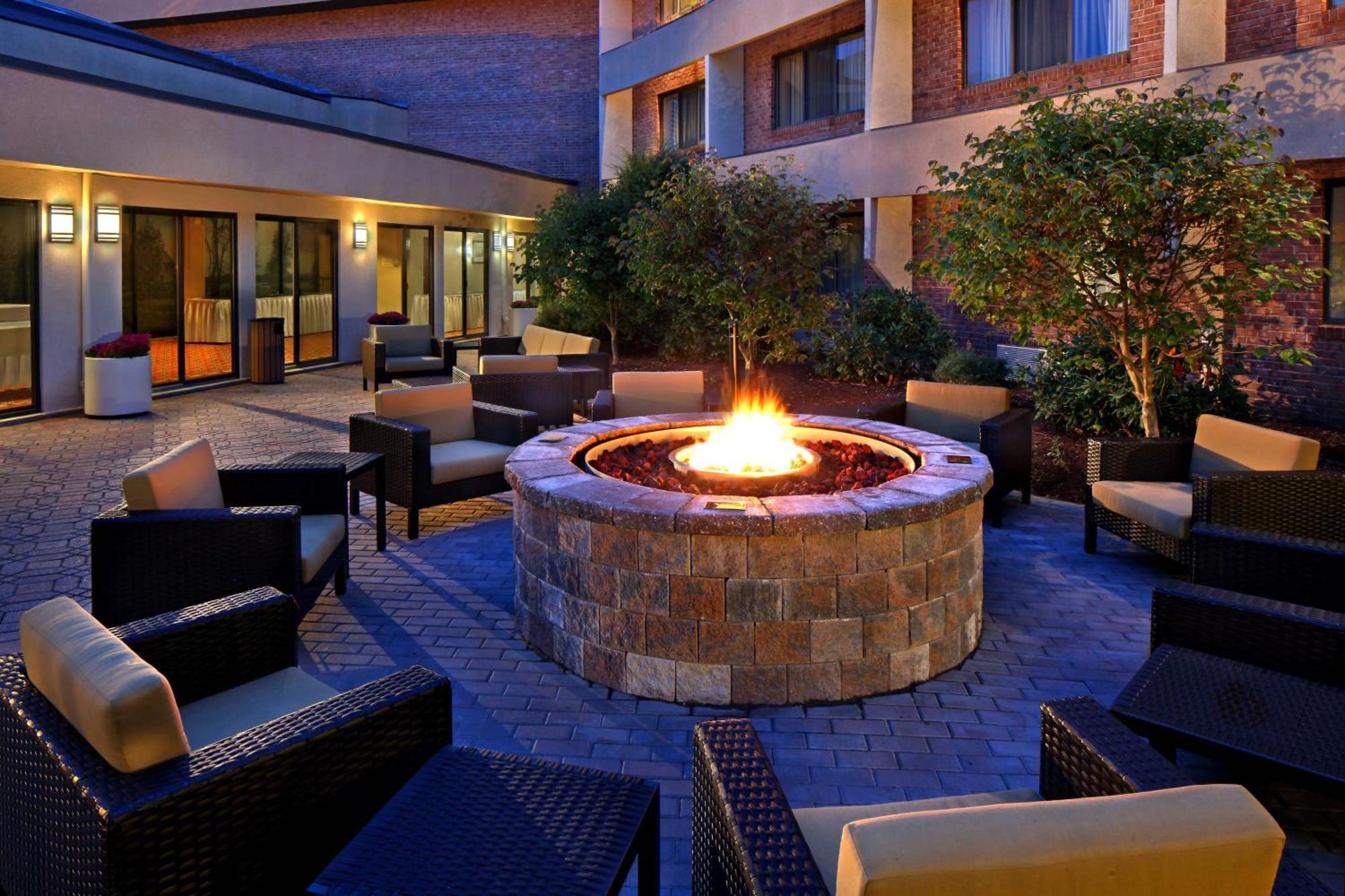Courtyard Hartford Cromwell Hotell Exteriör bild